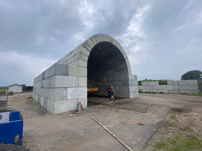 Valv, Mellan. 6.4M bred, 12M lång, 80CM