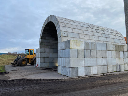 Valv, Mellan. 6.4M bred, 12M lång, 80CM