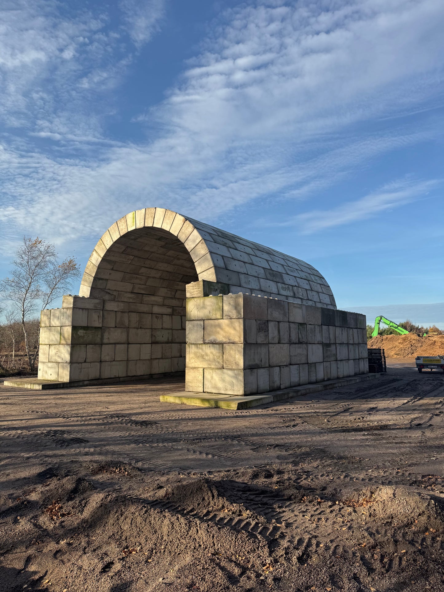 Valv, Mellan. 6.4M bred, 12M lång, 80CM